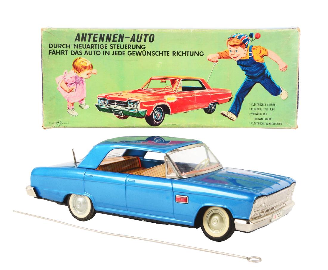 Japanese Tin Litho Battery Operated Automobile. (1 of 5)