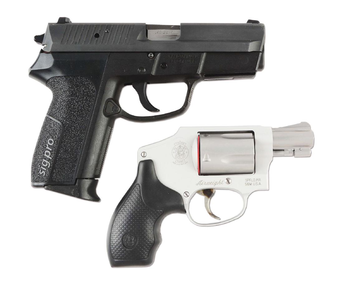 (M) SPORTSMANS LOT OF SMITH & WESSON 642 AND SIG SAUER: Smith & Wesson 642 Airweight .38Spl +P. 2 inch barrel with alloy frame and factory rubber grips. Condition is as new in box with all paperwork and safety lock. 5 shot double action with internal hamme