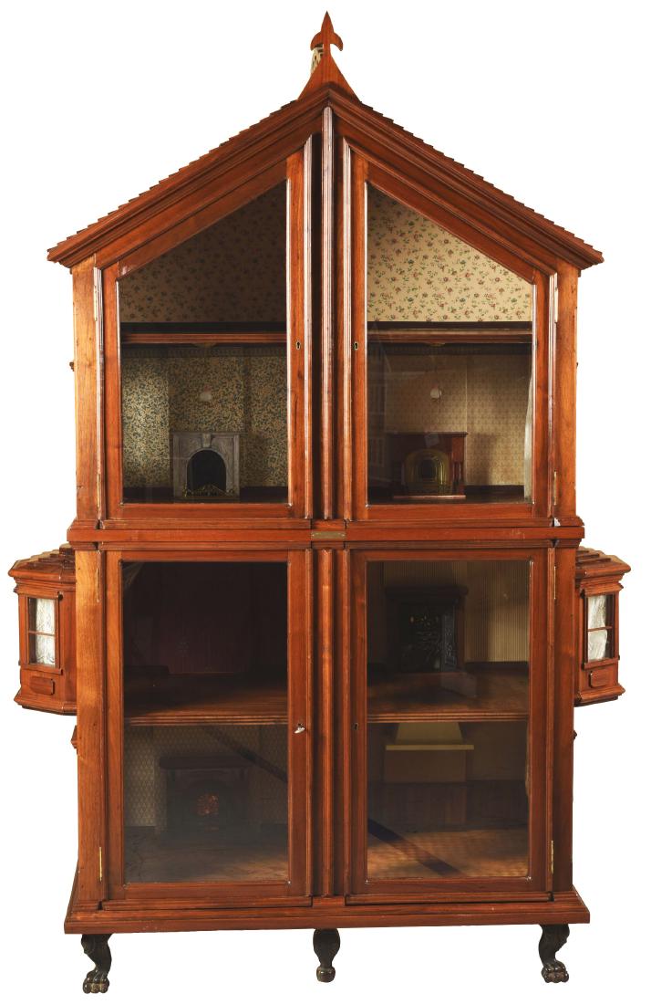 Cabinet Doll House. (1 of 12)