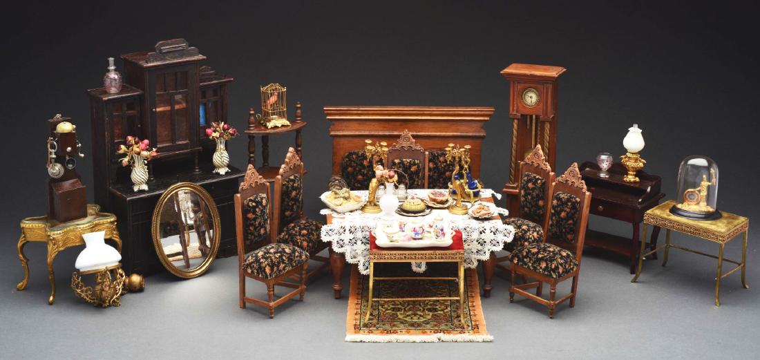 Dining Room with Upholstered Velvet Furniture. (1 of 5)