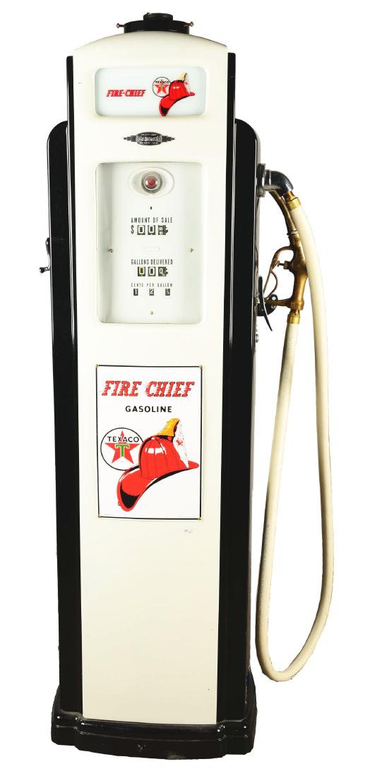 Restored Bennett Model 541 Gas Pump. (1 of 4)