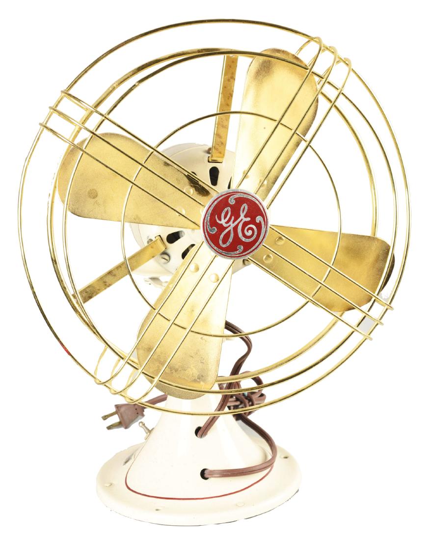 General Electric Oscillating Tabletop Fan. (1 of 4)