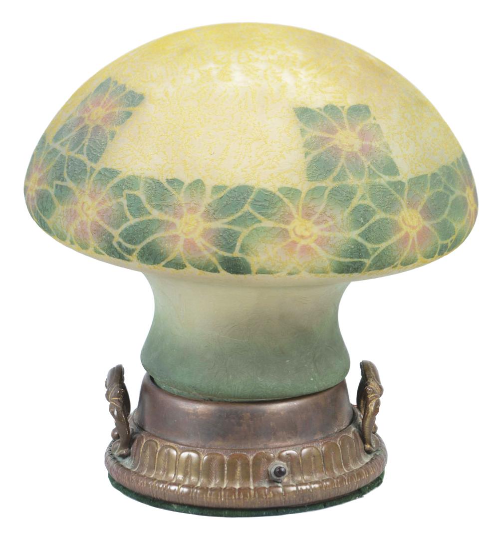 Textured Glass Tabletop Lamp. (1 of 1)