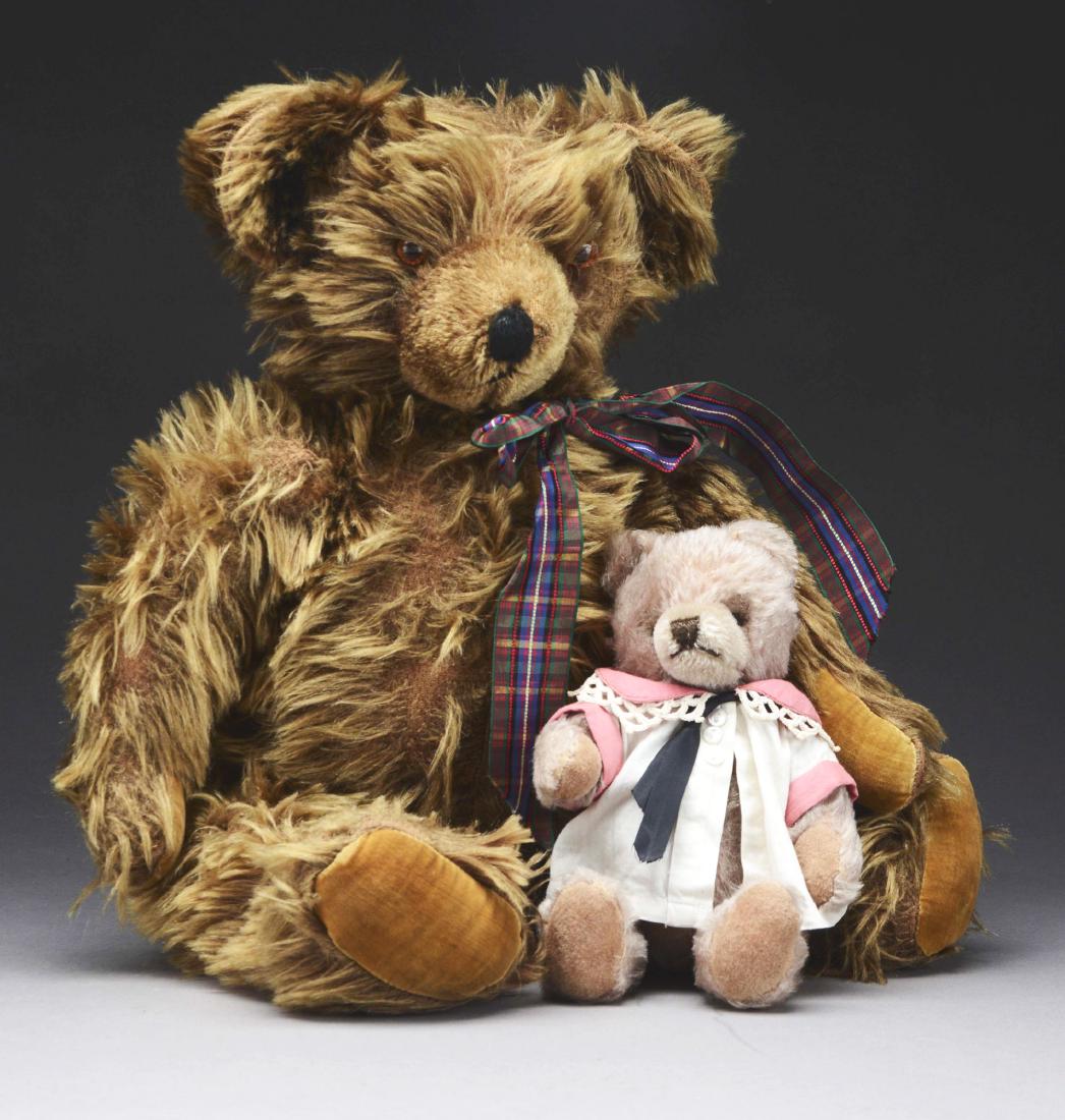 Lot of 2: Stuffed Bears. (1 of 2)