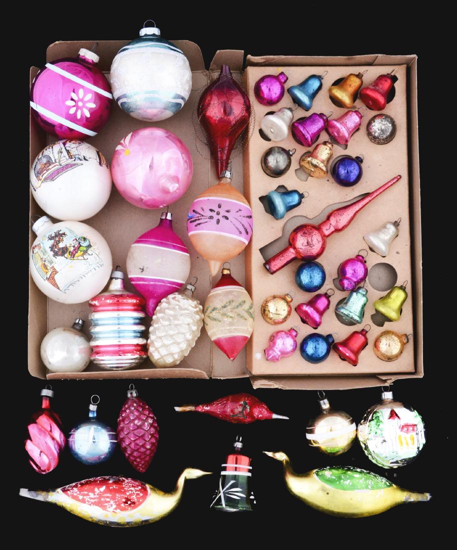 Lot of Assorted Glass Christmas Ornaments. (1 of 1)