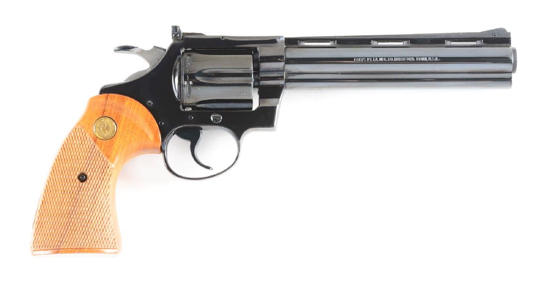 (M) Colt Diamondback Double Action Revolver (1982).: The Diamondback .22 caliber six shot revolver is considered by many to be the finest .22 double action revolver ever built. Has all of the external visual features of the Python with adjustable rear s