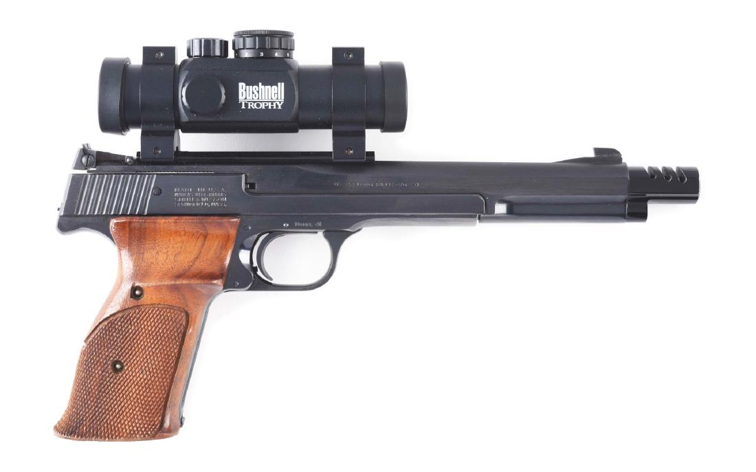 (M) Smith & Wesson Model 41 Semi-Automatic Pistol.: Model number stamped on right side of frame. Long considered one of the finest .22 target pistols ever made, the Model 41 allowed for interchangeable barrels. Features muzzle brake, combination high p