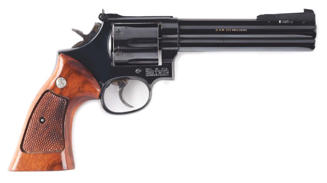 (M) Smith & Wesson 586 Double Action Revolver.: Referred to as the .357 Distinguished Combat Magnum, built on the three screw square butt L target frame, has the scarce adjustable front sight, target adjustable rear sight, six shot, fluted cylinder