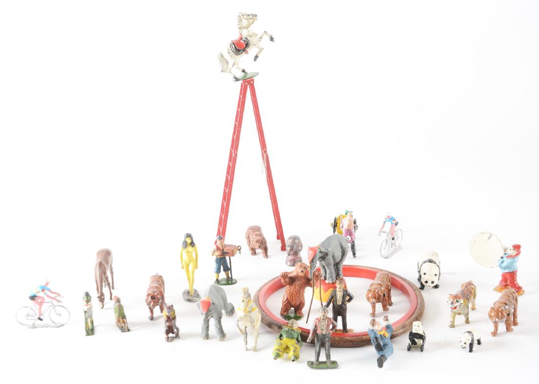English Charbens Figural Circus Set In Case. (1 of 2)