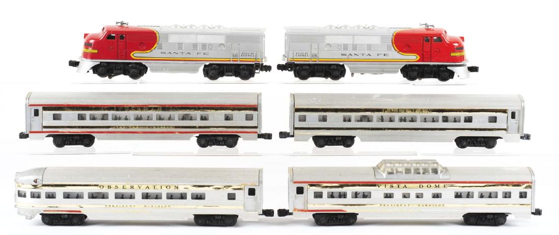 Lot of 6: Lionel Santa Fe Train Set & 4 Passenger Cars. (1 of 4)