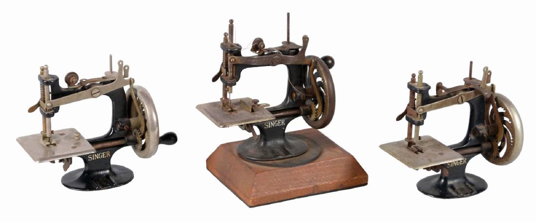 Lot Of 3: Miniature Cast Iron Singer Sewing Machines. (1 of 4)