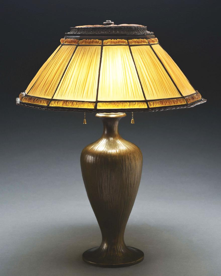 Tiffany Studios Linenfold Table Lamp.: Tiffany Studios table lamp has linen-fold shade, having twelve panels of amber linen-fold glass, each large panel is bordered on top and bottom with heavy linen-fold rectangular panels, all in a cast