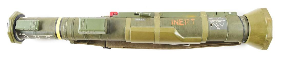 US MILITARY M136 AT4 INERT DISPLAY ROCKET LAUNCHER: Standard shoulder fired AT4 rocket launcher, inert. Original sling. 40" long. CONDITION: Fine with light handling marks. All markings are clear. Appears to function correctly.