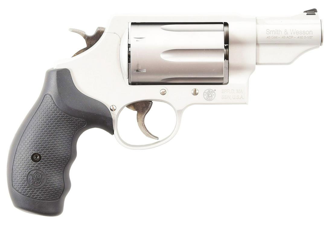 (M) BOXED SMITH & WESSON GOVERNOR MODEL DOUBLE ACTION: Brushed stainless finish using the Z frame and extended cylinder to facilitate the use of 2 - 1/2" .410 shotshells. The Governor has a no-snag fixed rear-notch sight and a more traditional dovetailed