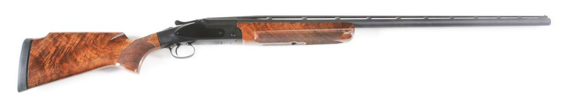 (M) REMINGTON 90T SINGLE BARREL TRAP 12 BORE SHOTGUN: Matte finish blued barrel which is ported, has ventilated matted top rib. The matte blued finish frame is unengraved and sideplate is more of a polished finish. Forearm with finger grooves, Deeley rel