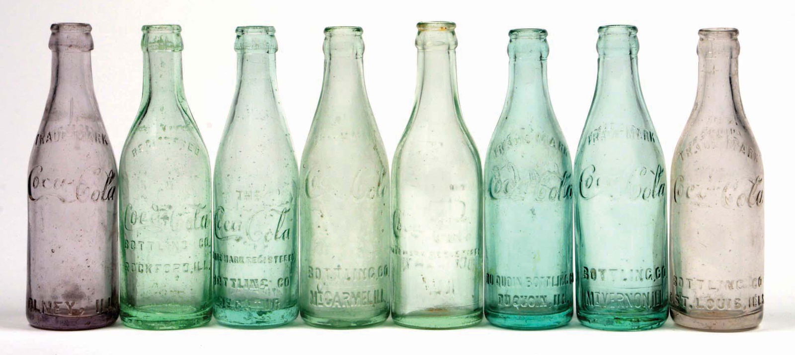 LOT OF 8: ILLINOIS COCA-COLA BOTTLES.: Excellent condition. Condition (Excellent). Dimensions Each: 7 - 3/4" x 2 - 1/4".