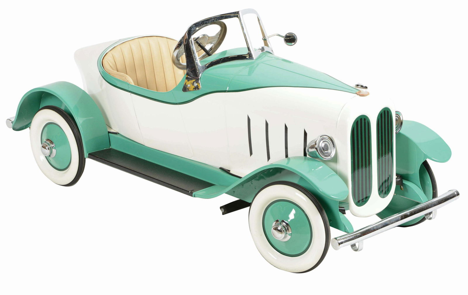 PRESSED STEEL BOAT TAIL PEDAL CAR. (1 of 2)