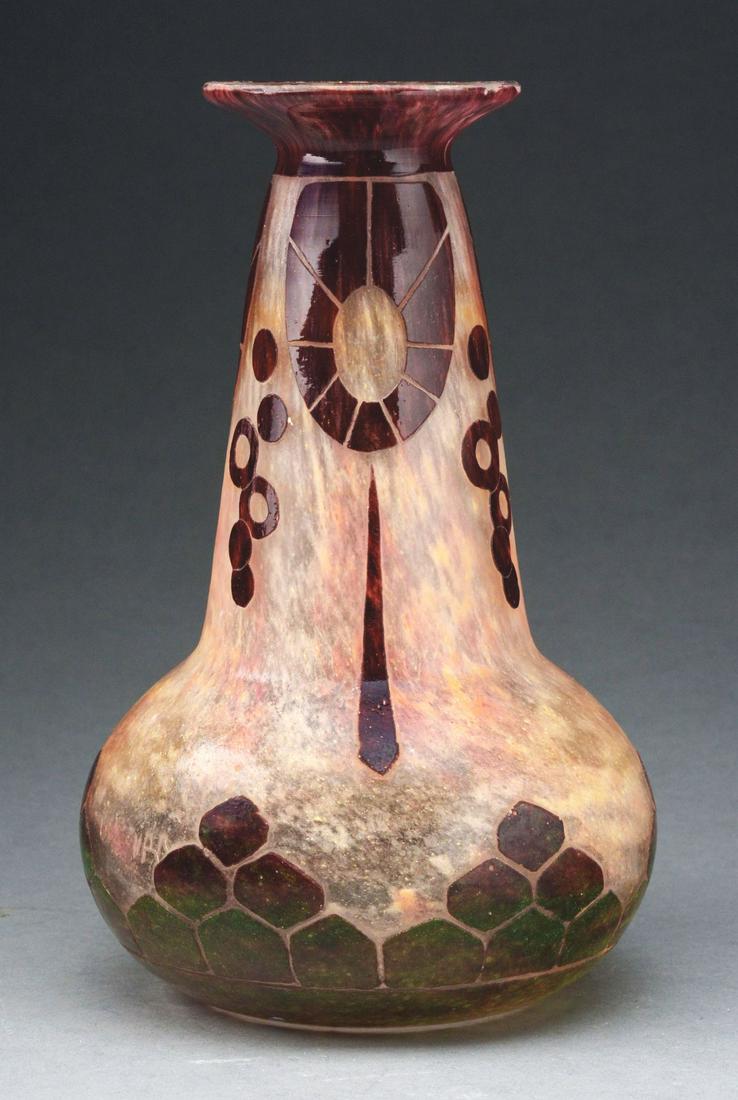 LE VERRE FRANCAIS CAMEO VASE. (1 of 4)