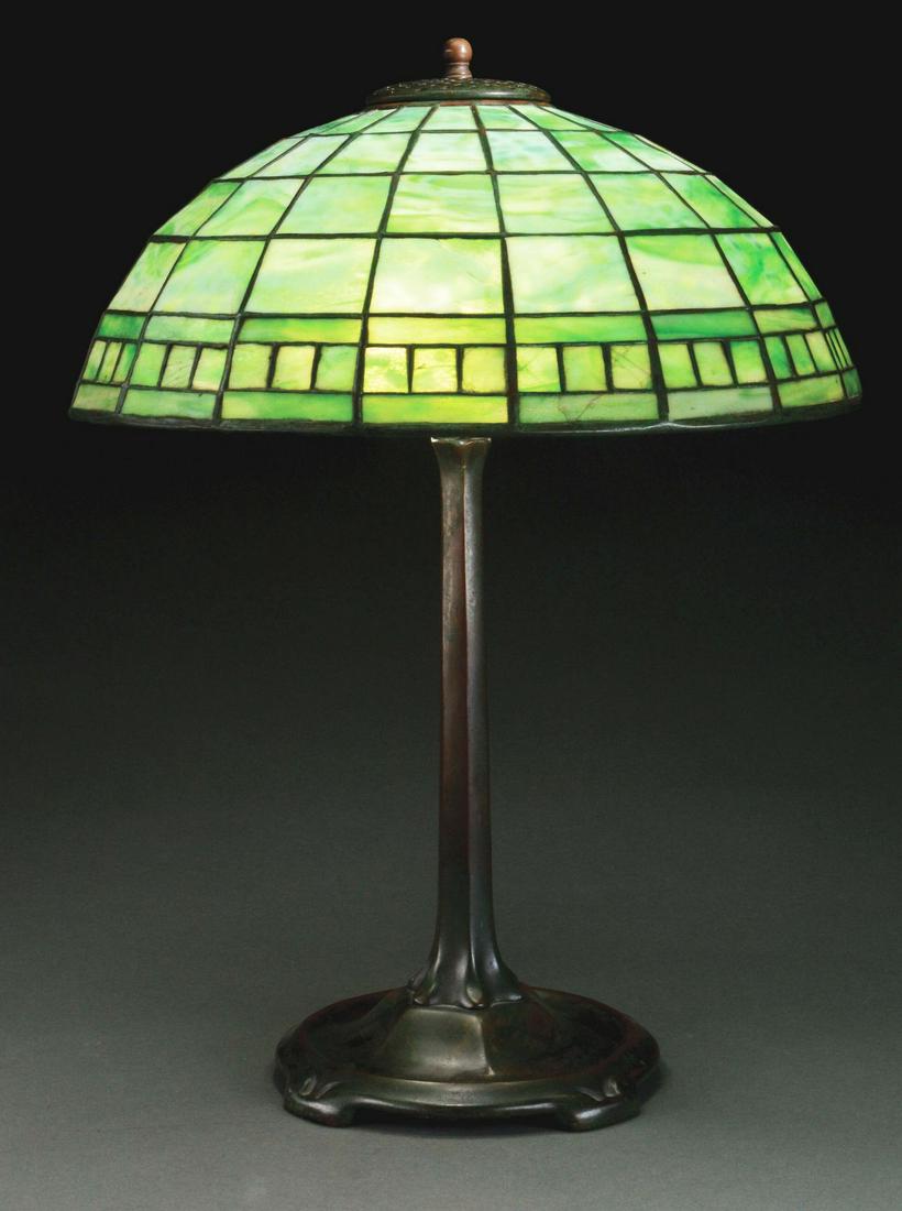 TIFFANY STUDIOS COLONIAL TABLE LAMP. (1 of 11)