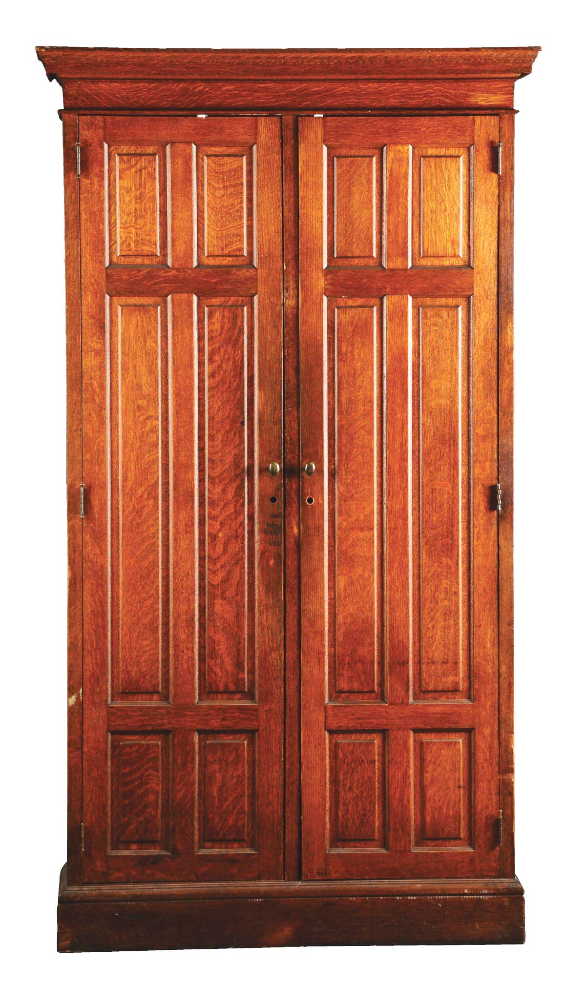 A GOOD QUARTERSAWN RAISED PANEL OAK WARDROBE STORAGE (1 of 7)