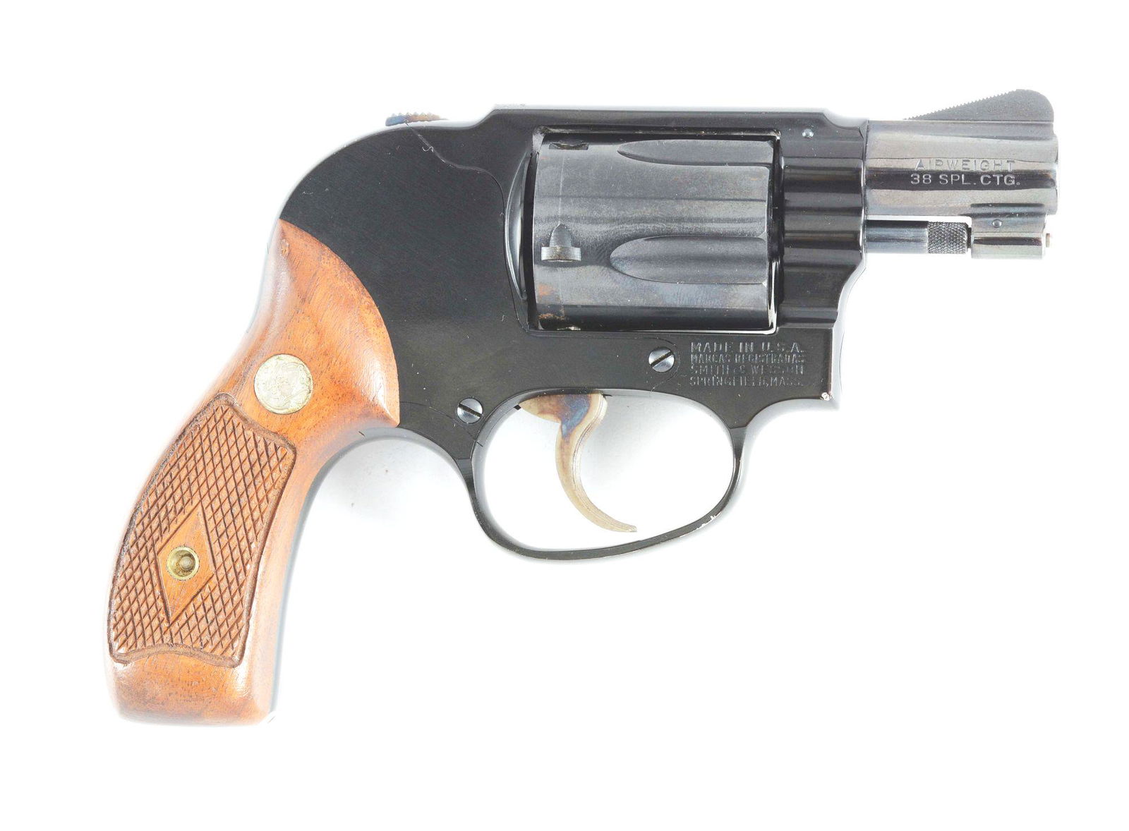 (M) SMITH AND WESSON 38 REVOLVER.: Smith and Wesson model 38 Airweight double action revolver with box. Factory finish with the original wood grips. Box is not numbered to the gun, but retains its original cleaning kit. CONDITION: Over