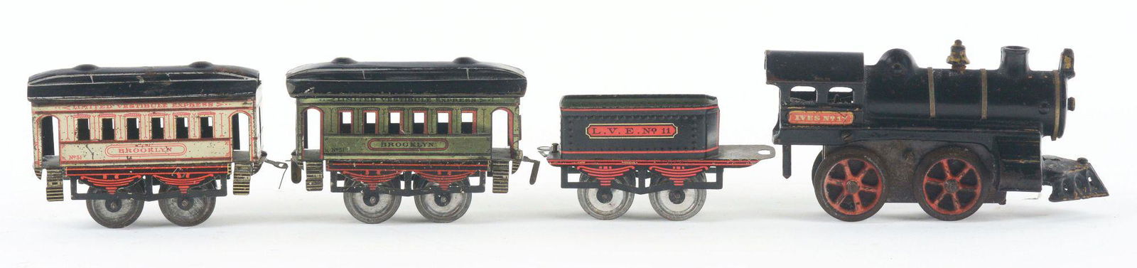 IVES CLOCKWORK PLATED NO. 17 O-GAUGE PASSENGER SET. (1 of 2)