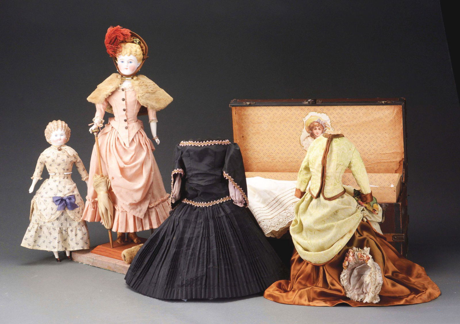 LOT OF 2 1870'S SHOULDER HEAD DOLLS. (1 of 5)