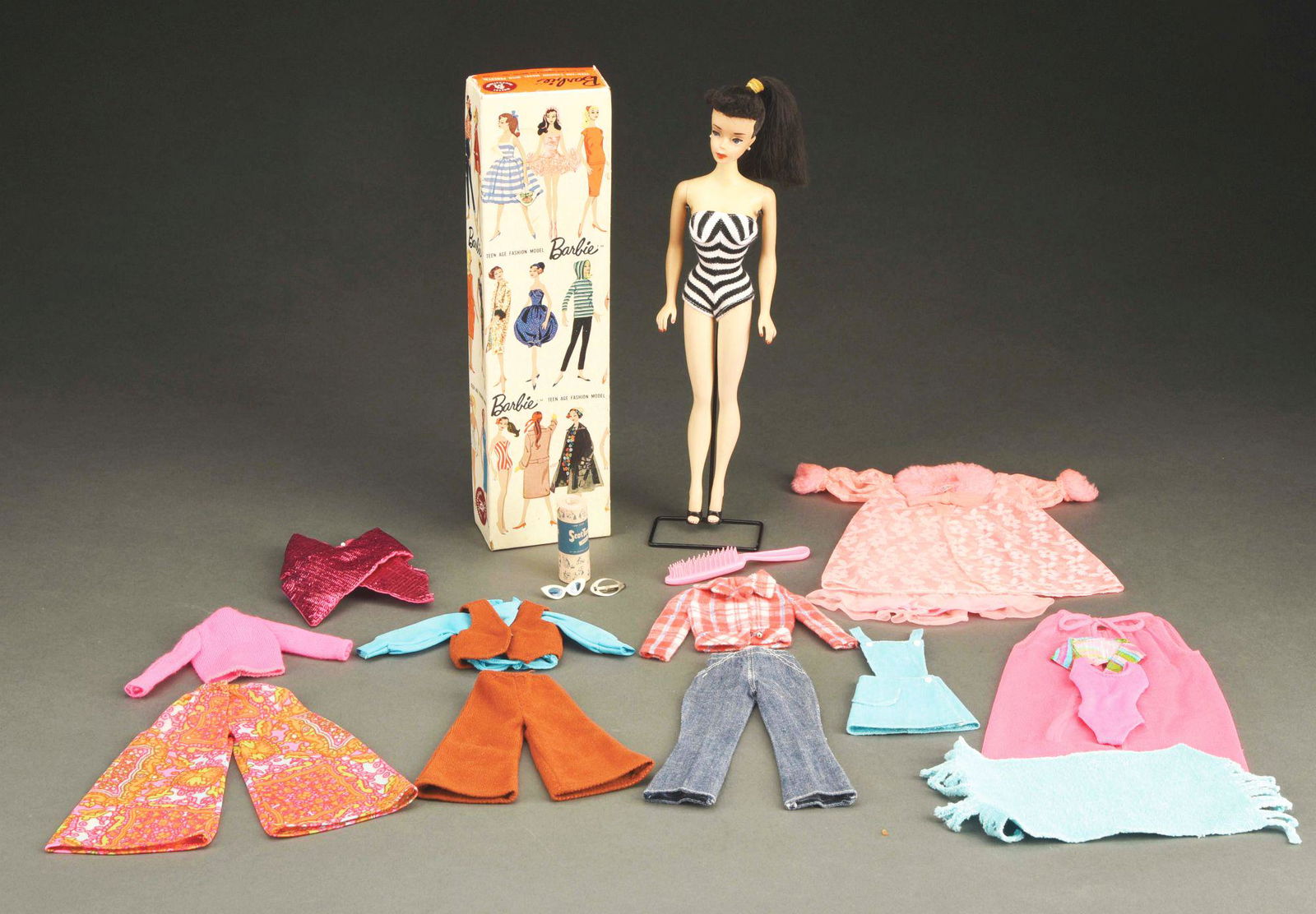 NO. 850 BRUNETTE 1959 BARBIE IN THE ORIGINAL BOX. (1 of 3)