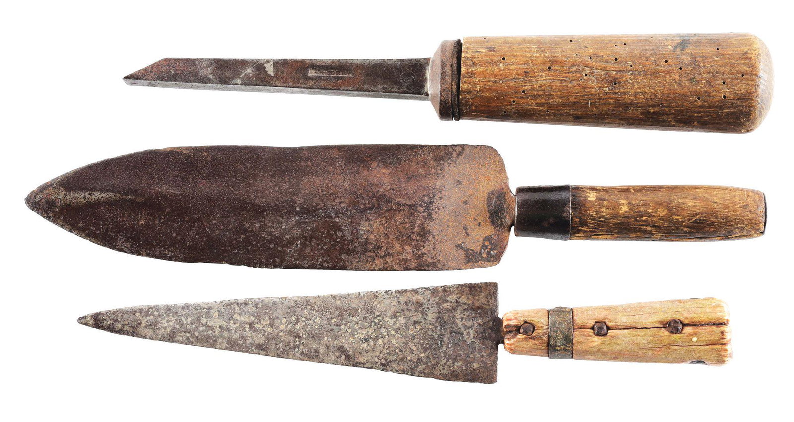 LOT OF 3: 2 DAG KNIVES & GOUGE.: Longest is 15-1/4" long and the shortest is 13-1/4" long. Frontier Dag knifes, one is beaver tail in shape, the other triangular. The triangular has a deer antler handle. Gouge is made by and stamped 