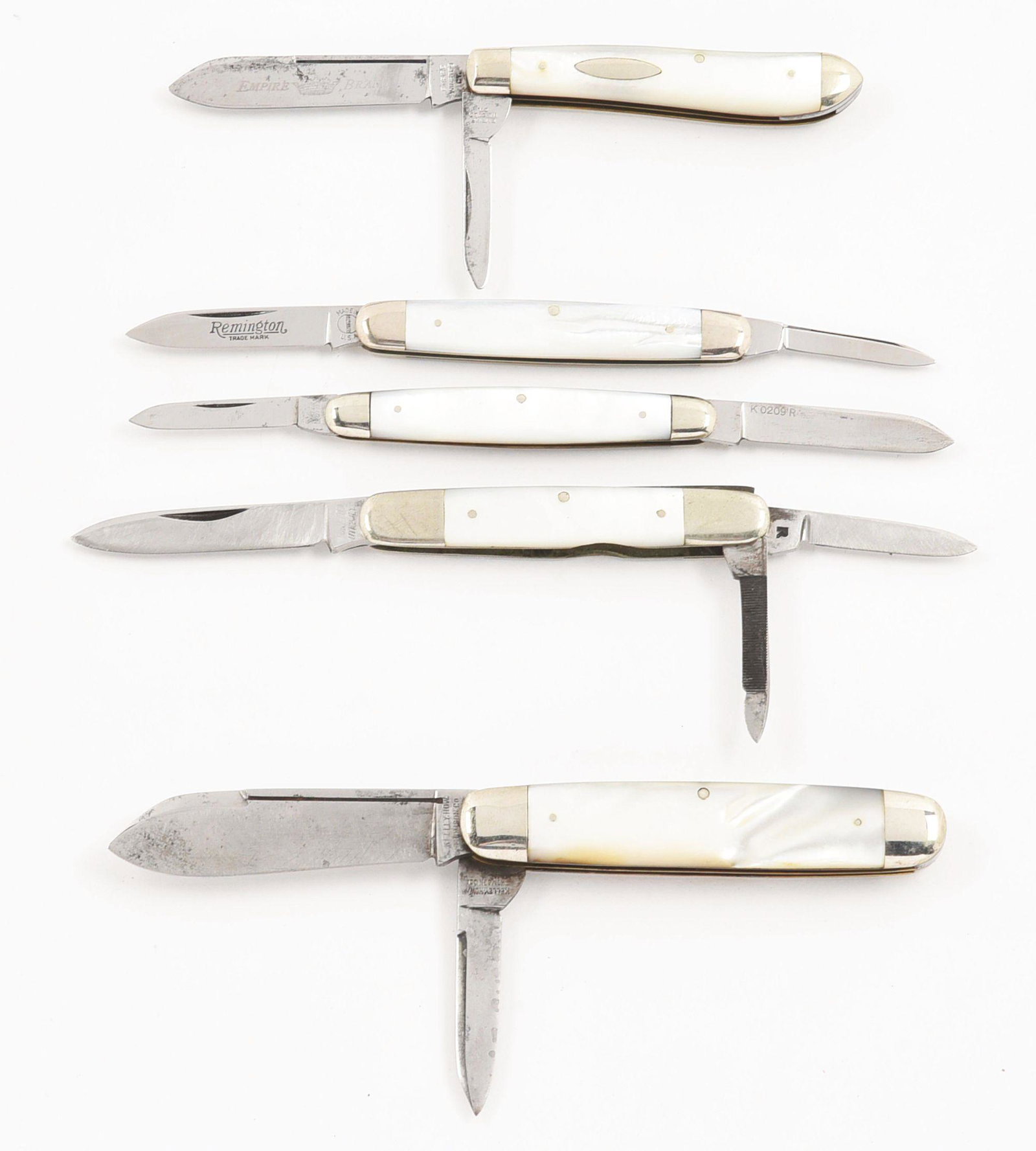 LOT OF 5: MOTHER OF PEARL FACTORY ORIGINAL VINTAGE: Lot consists of: (A) Empire Winstead Connecticut 3-1/8" 2-blade dog leg jack knife. CONDITION: Excellent condition with etched master blade. (B) Remington (UMC) pattern number R7854 3" 2-blade senator