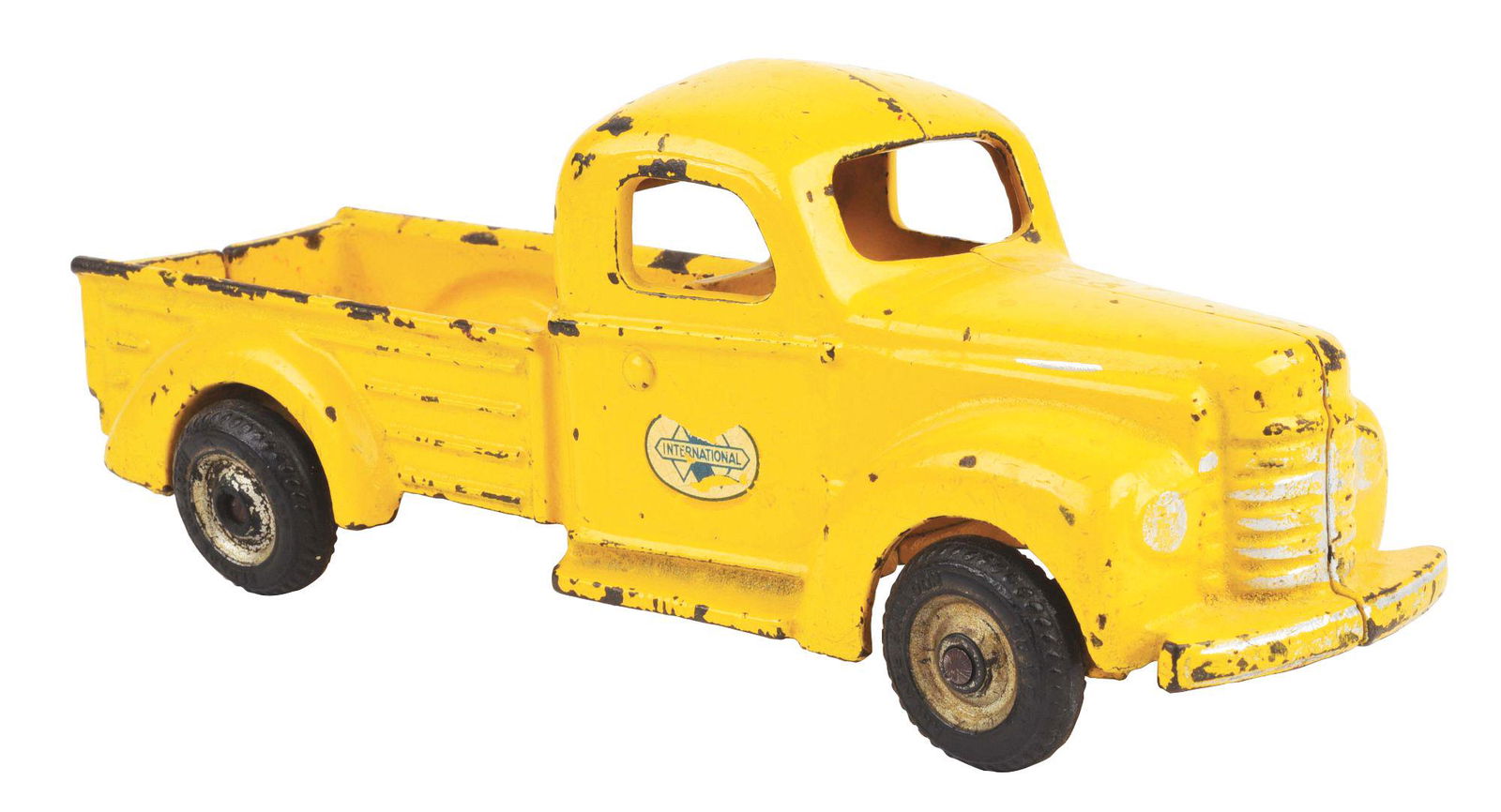 CAST-IRON ARCADE INTERNATIONAL DUMP TRUCK. (1 of 4)