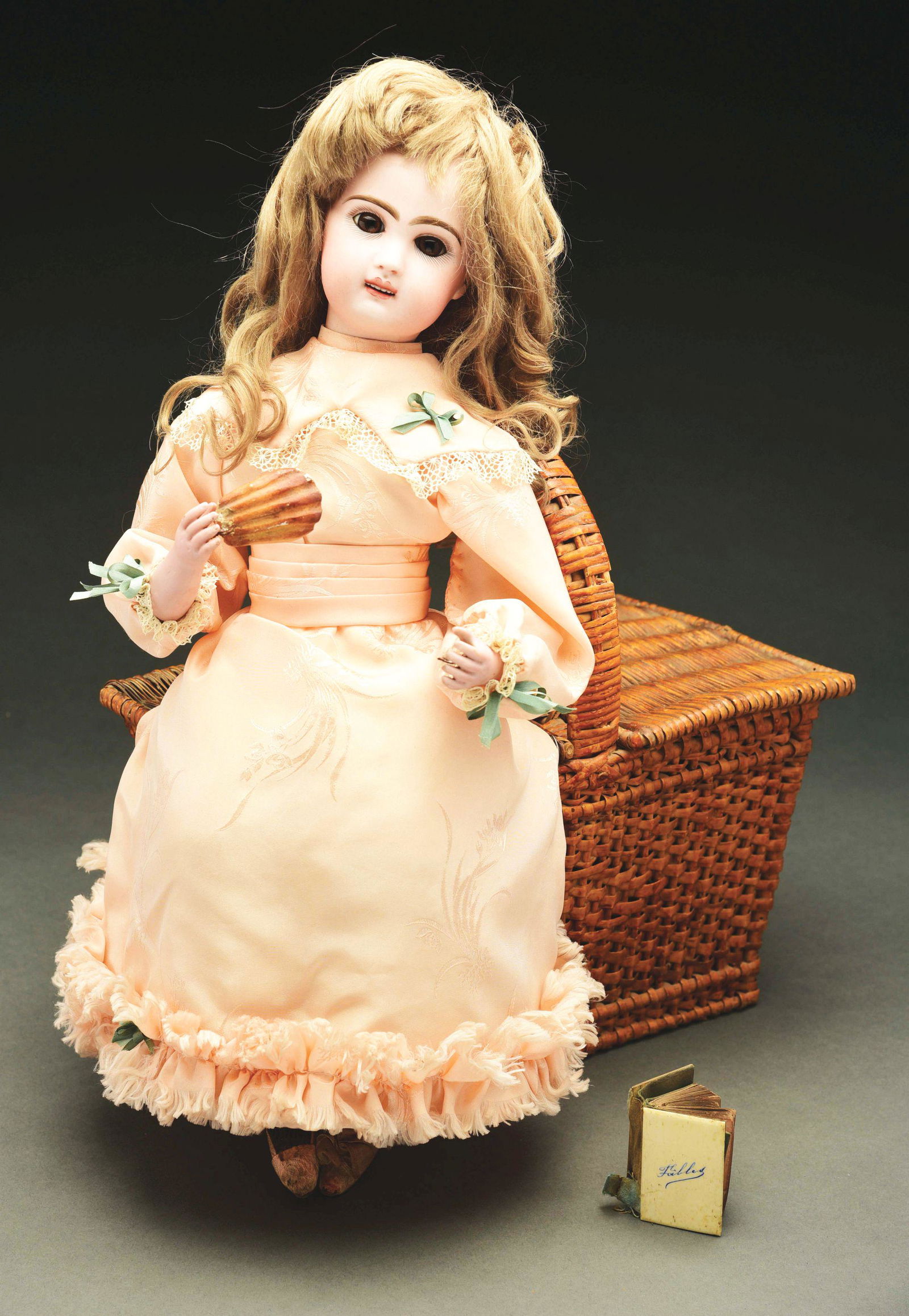 FRENCH BISQUE DOLL AUTOMATION. (1 of 3)