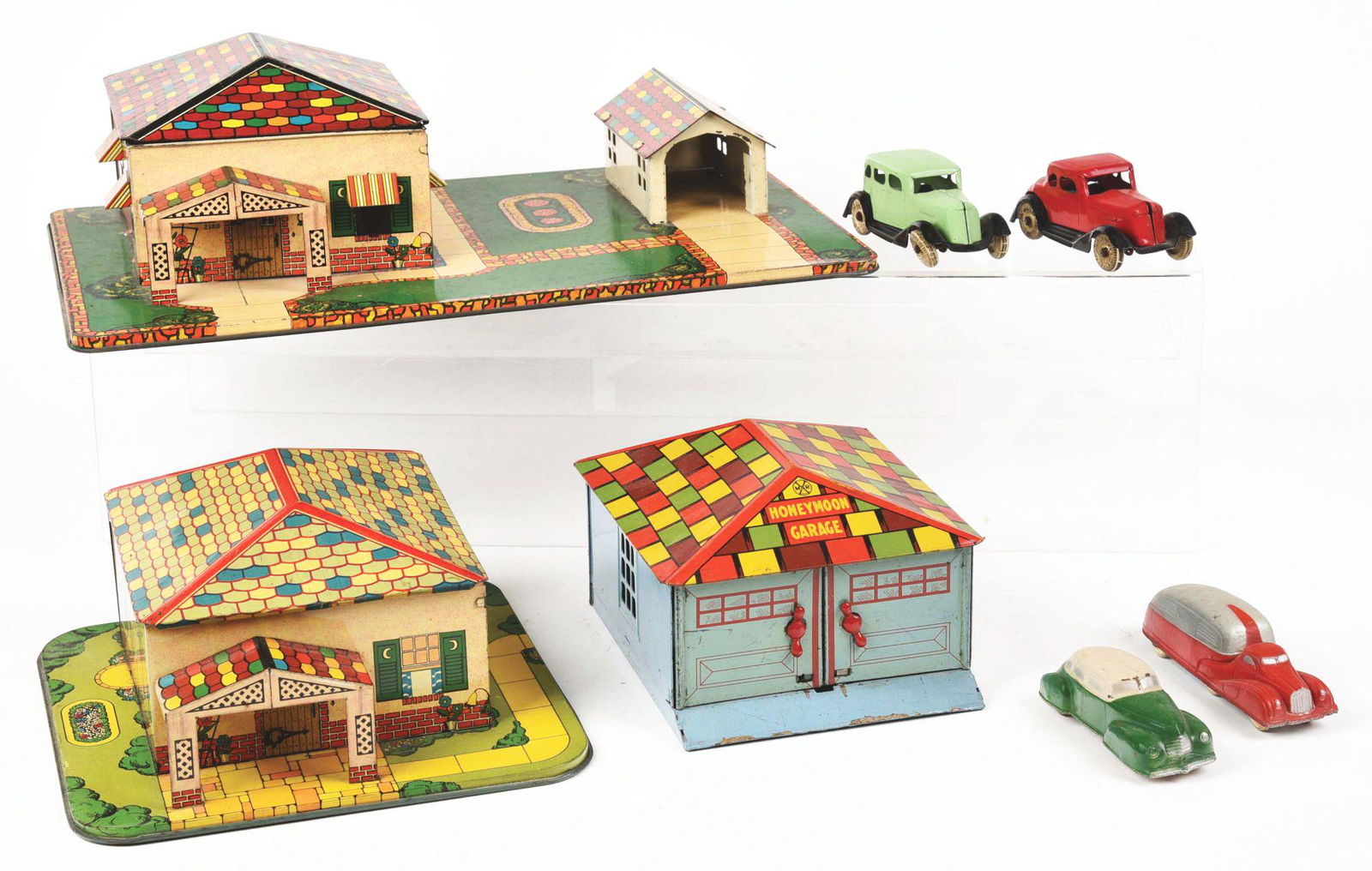 LOT OF 3: MARX TIN LITHO HOME AND GARAGE SETS. (1 of 2)