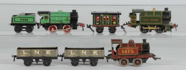 Lot of 7: Hornby, Bing & Marklin Cars & Locos.: Description All lithographed and in poor condition. Marklin coach is restored. Fair to good condition. Pre-war Train