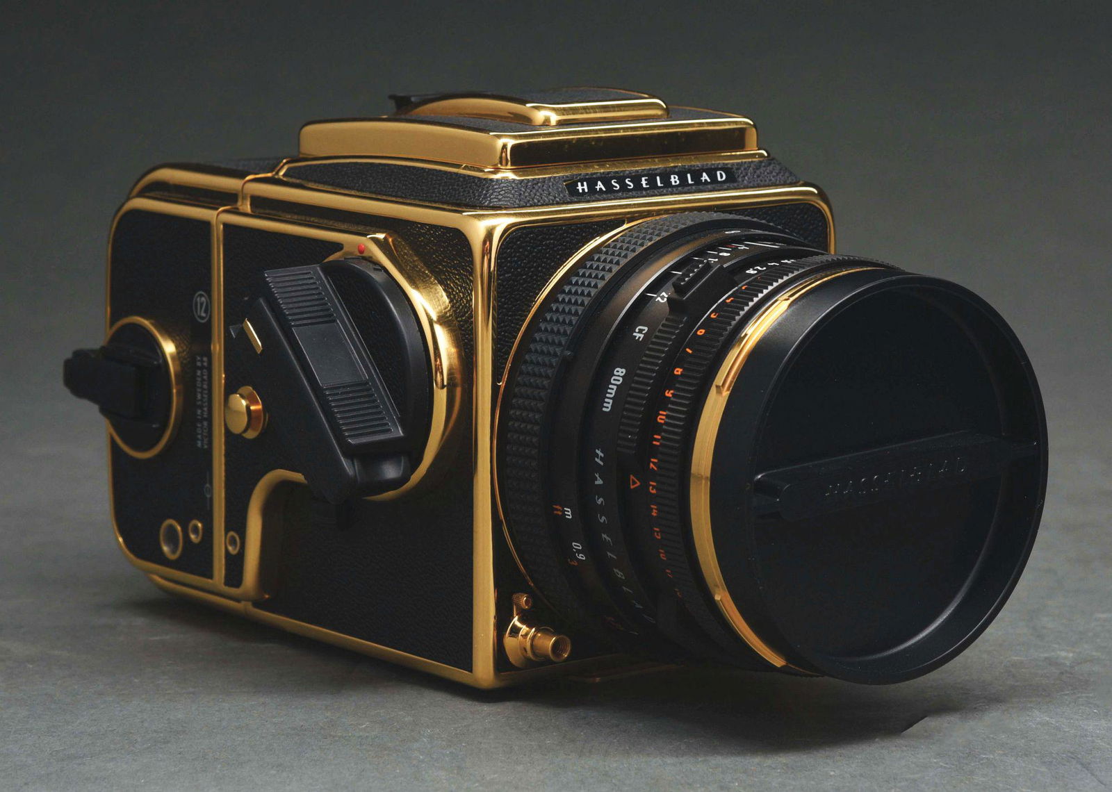 HASSELBLAD 500C/M CAMERA.: Beautiful original camera in original box. Unused condition. Condition: (Near Mint+). Dimensions: Box: 6" x 6 - 1/4" x 8 - 3/4".