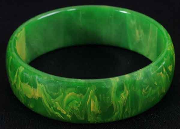 Bakelite Green Marbleized Bracelet.