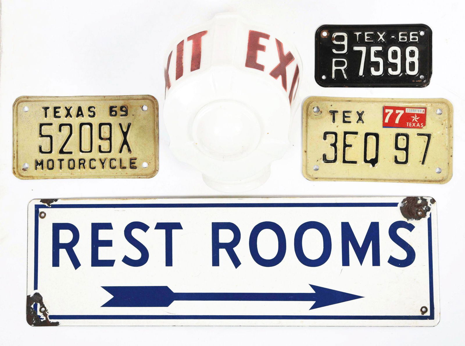 LOT OF 5: ADVERTISING SIGNS AND LICENSE PLATES. (1 of 2)