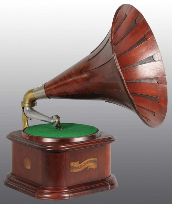 Columbia BD Disc Phonograph.: Description Some new wood, new wooden ring around turntable, with repaired horn in mahogany. Working. Condition (Good).