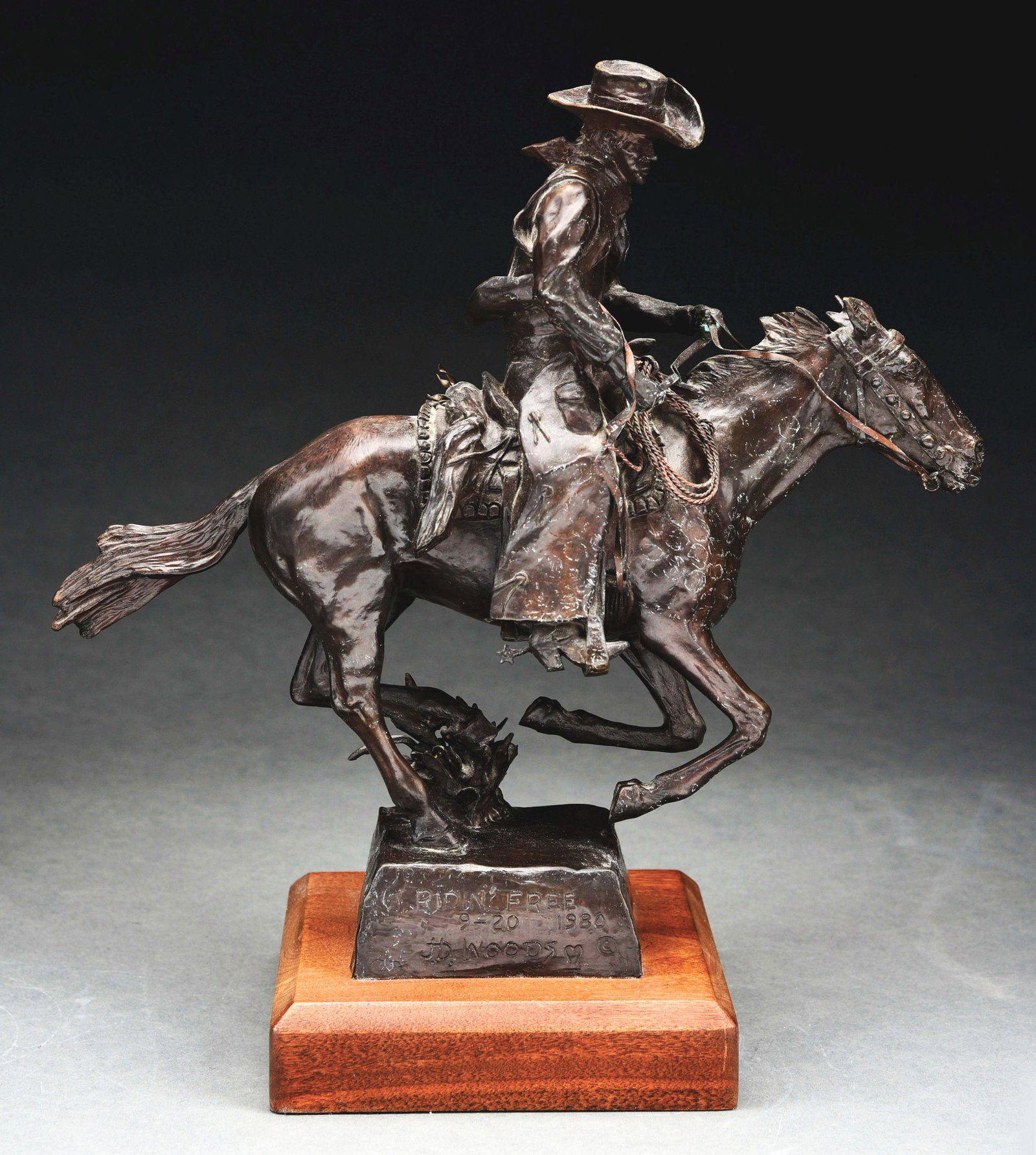 BRONZE STATUE "RIDIN' FREE" BY JD. WOODS.: Ridin' Free cowboy bronze statue by JD. Woods, 1980. Nice detail. 15" tall by 15" wide. Condition: Dimensions: 15 - 1/4" X 7 - 1/4" X 15 - 3/4".