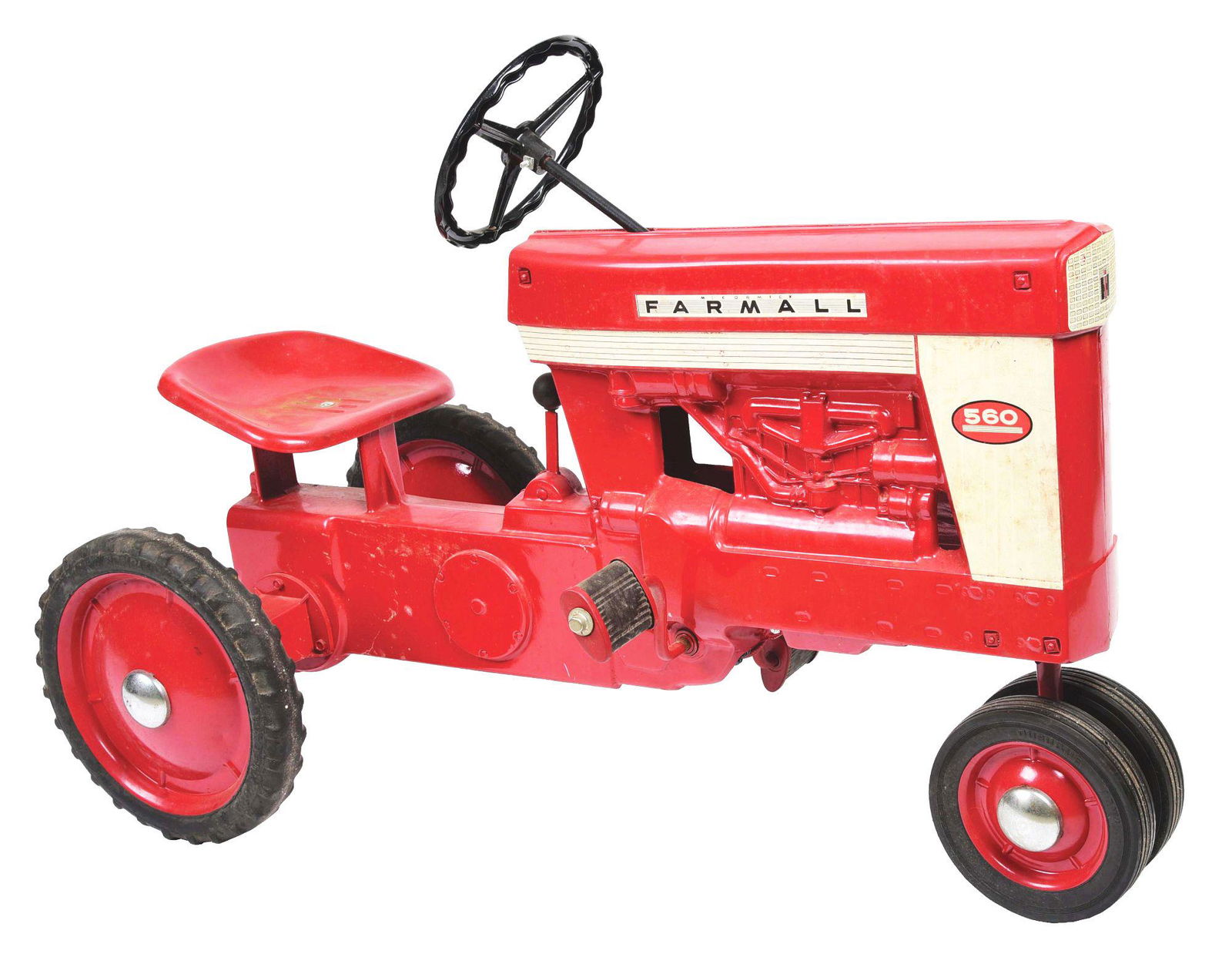 PRESSED STEEL DIECAST FARMALL 560 PEDAL TRACTOR. (1 of 5)