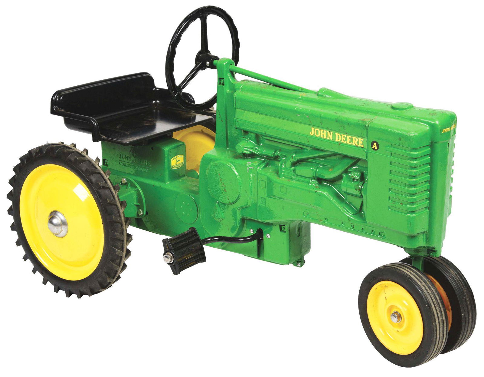 DIECAST JOHN DEERE PEDAL TRACTOR. (1 of 5)