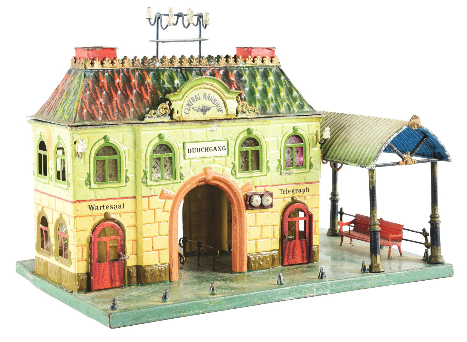 GERMAN MARKLIN HAND-PAINTED O GAUGE TRAIN STATION. (1 of 4)