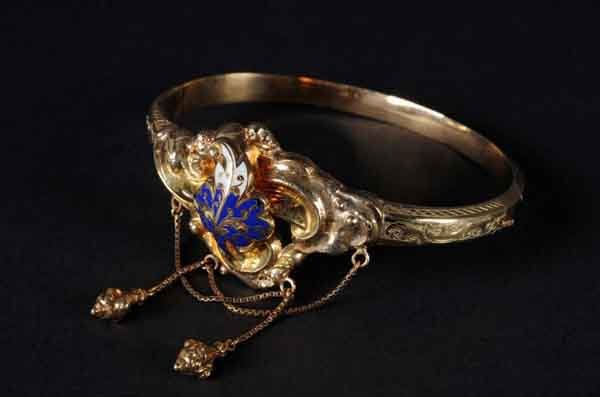 Victorian Blue & White Enamel 14K Gold Bracelet.: Some minor enamel loss. (Excellent). 9.1 dwt (pennyweights) Includes Original Box.