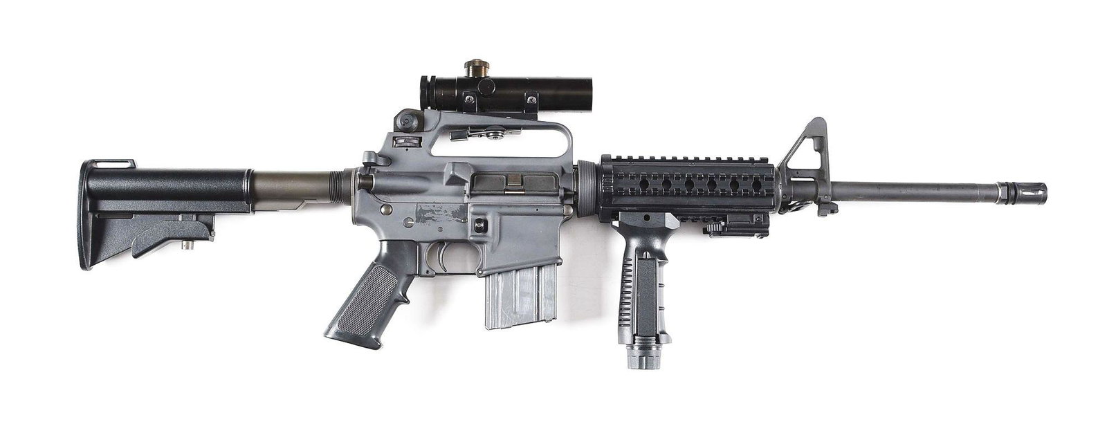 (M) PRE-BAN EAGLE ARMS EA-15 SEMI AUTOMATIC RIFLE WITH: Pre-Ban Eagle Arms EA-15 semi automatic rifle with scope. Made late 1980s/early 1990s. Round steel barrel with A2 style flash hider. No twist rate marked. Phosphate finish on the barrel, upper and low