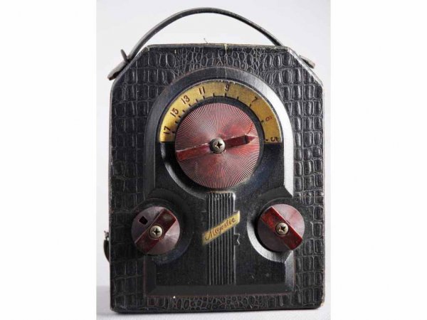 Vintage Electric Majestic Radio Table Model.: Original dials. Some cracking to dials. 7" T. CORRECTION – Broken vacuum tube. Model 130 paper labels still inside.