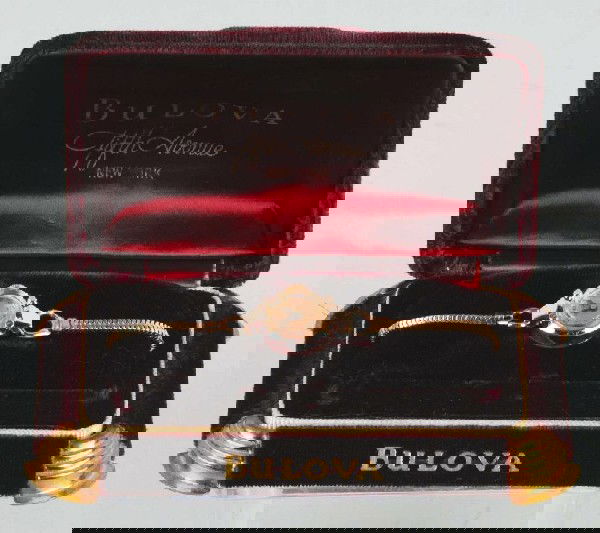 14K Rose Gold Bulova Ladies Watch.: Description Not working. With original Bulova case. Condition (Excellent).