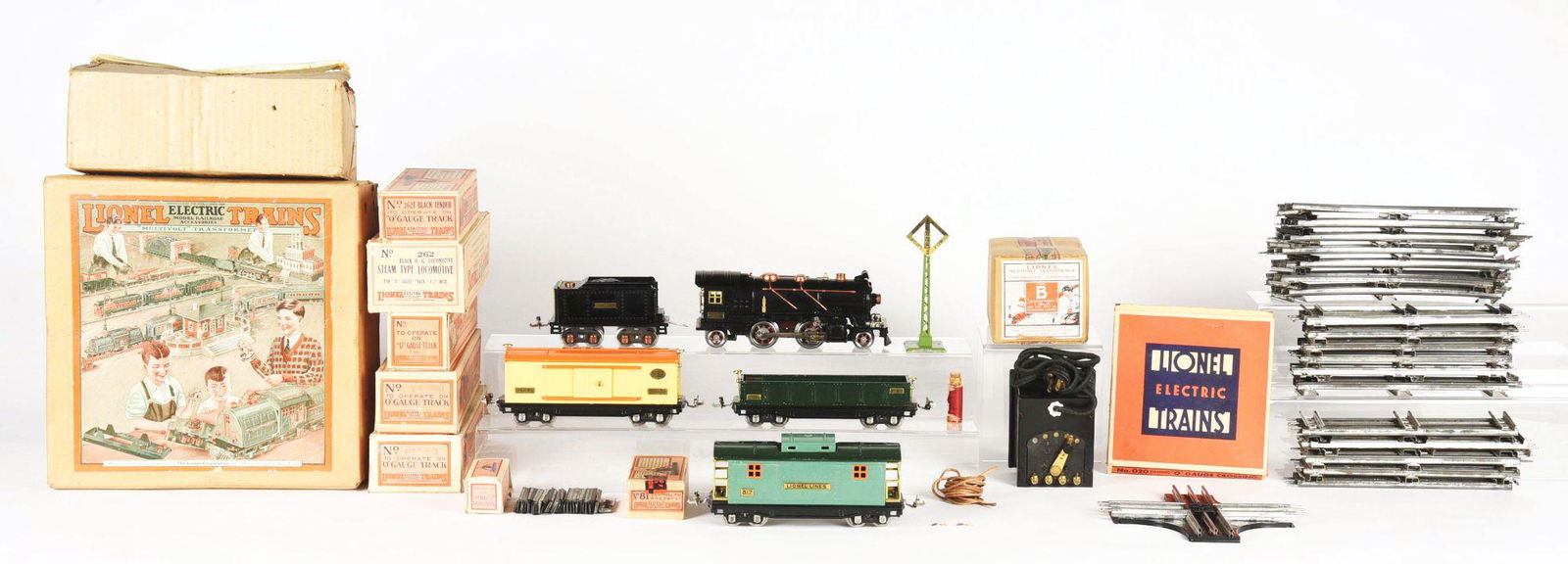 LIONEL PRE-WAR O-GAUGE NO. 262 FREIGHT TRAIN SET. (1 of 3)