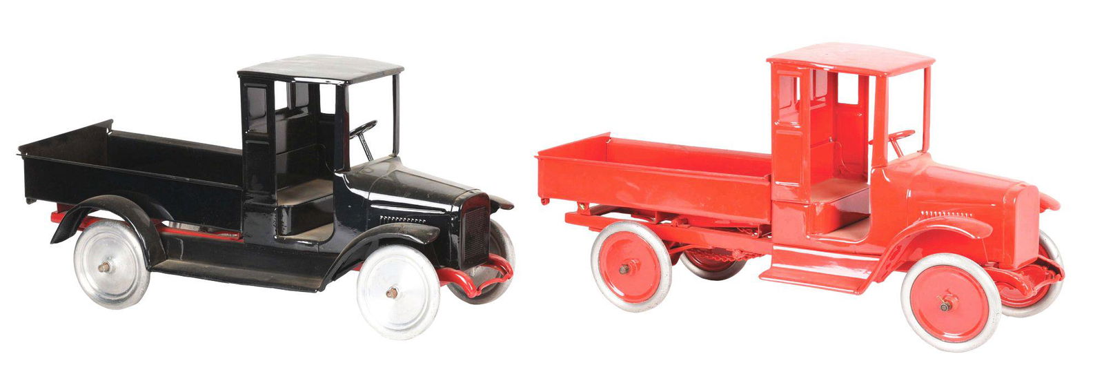 LOT OF 2: PRESSED STEEL BUDDY L DUMP TRUCKS. (1 of 3)