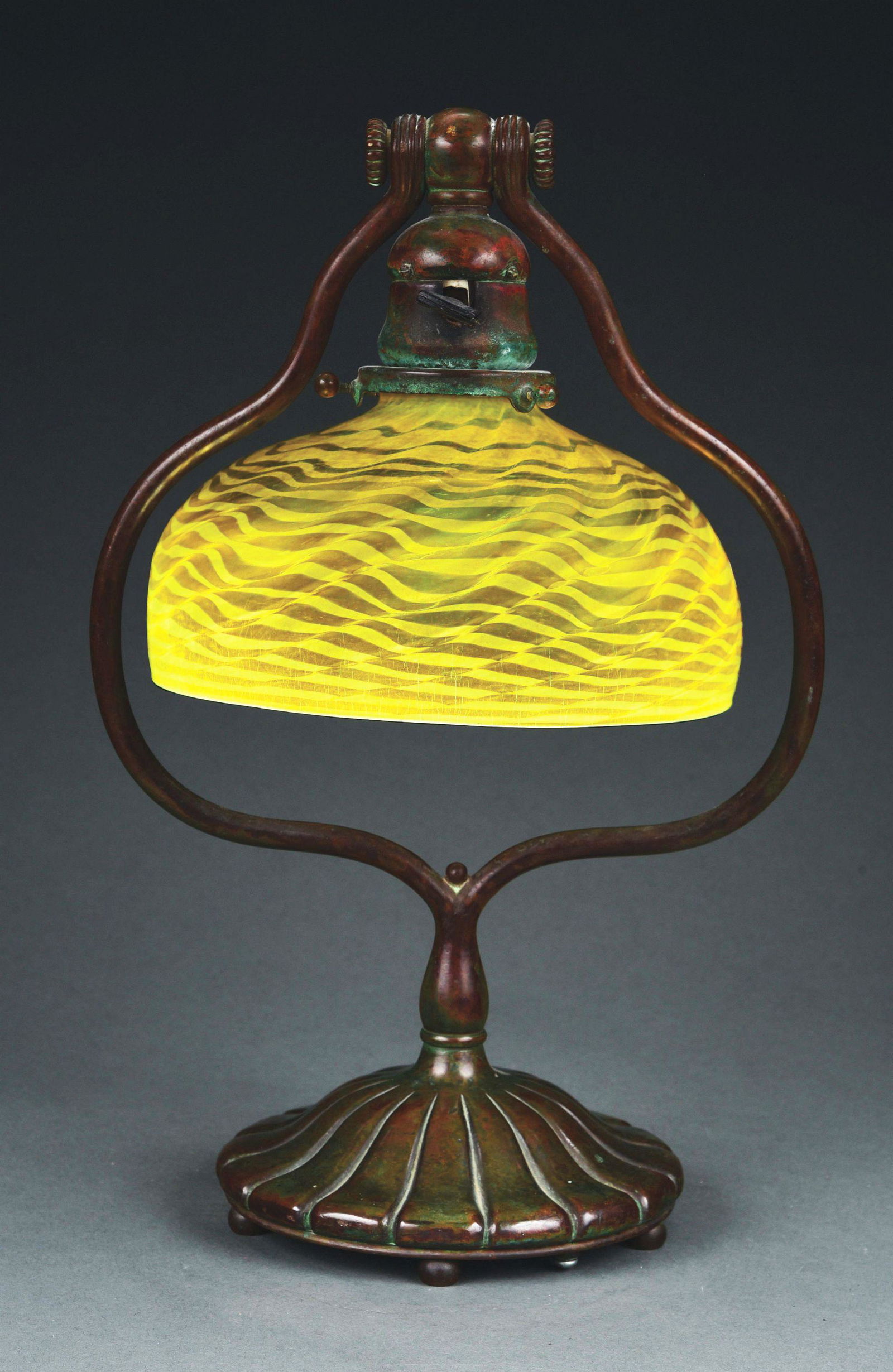 TIFFANY STUDIOS DAMASCENE DESK LAMP. (1 of 7)