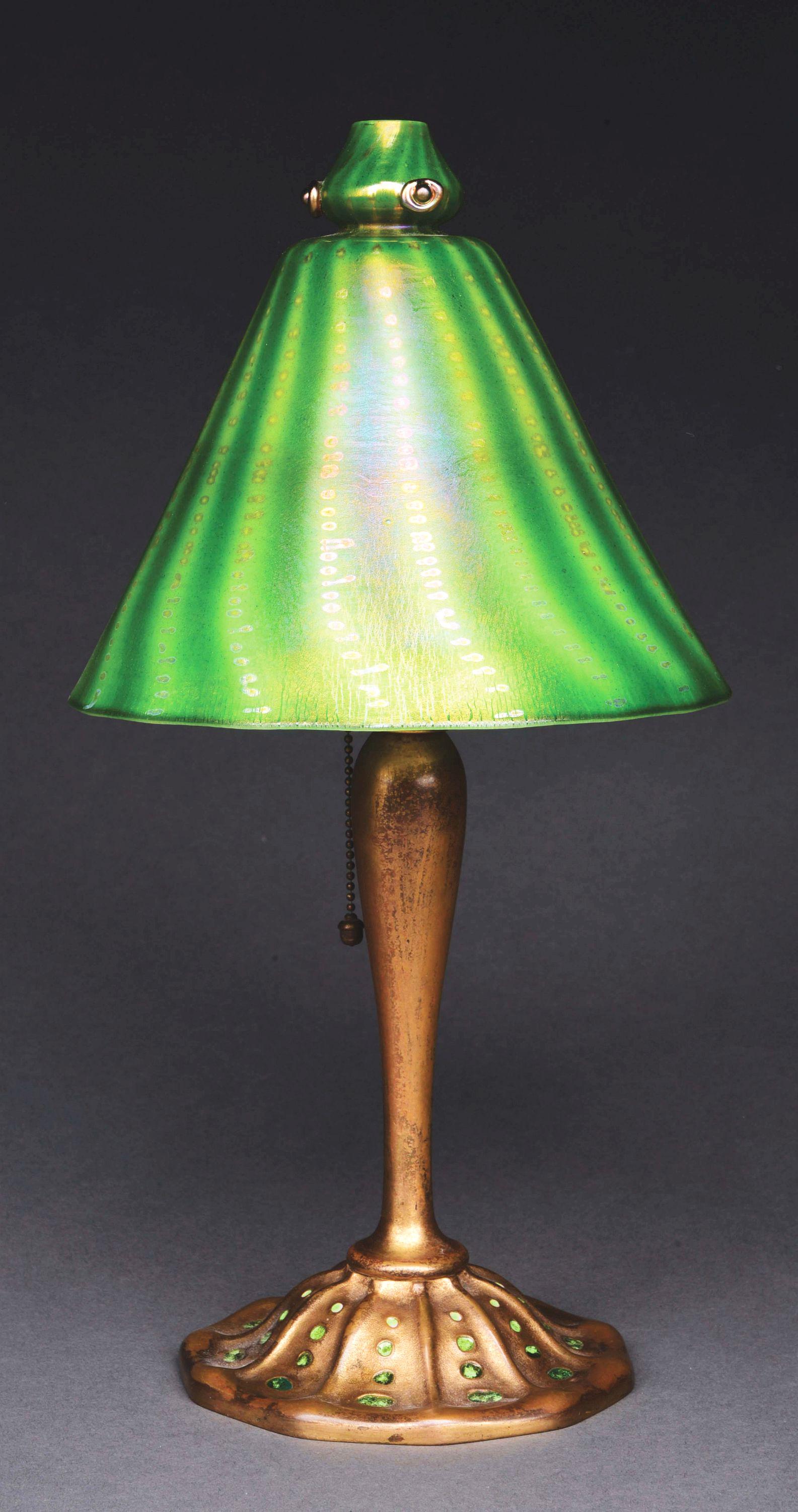 TIFFANY STUDIOS FAVRILE GLASS AND BRONZE DESK LAMP. (1 of 6)